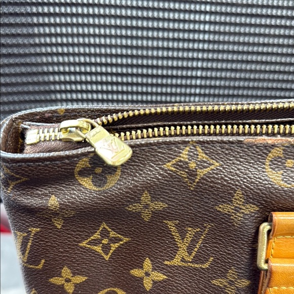 Louis Vuitton Brown Monogram - Picture 2 of 13